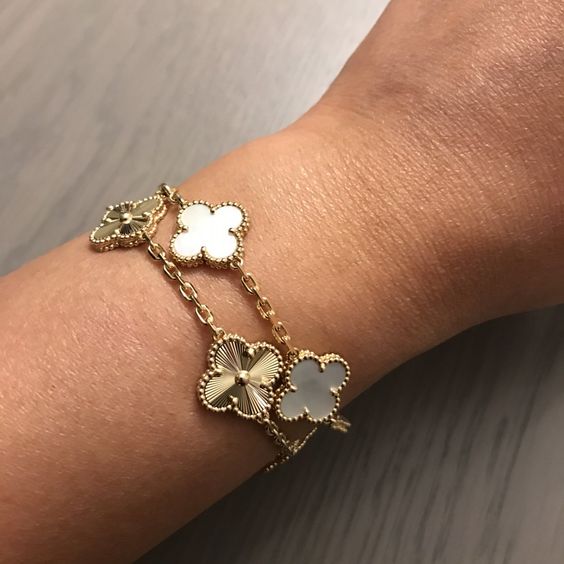 LUCKY CLOVER BRACELET WHITE