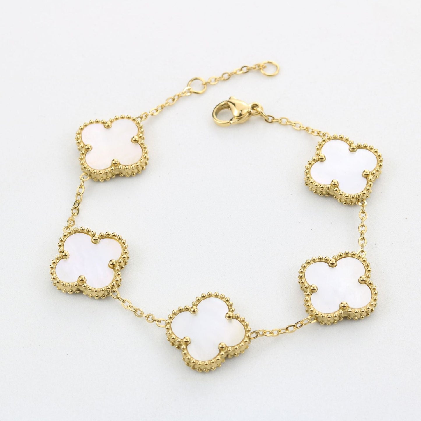 LUCKY CLOVER BRACELET WHITE